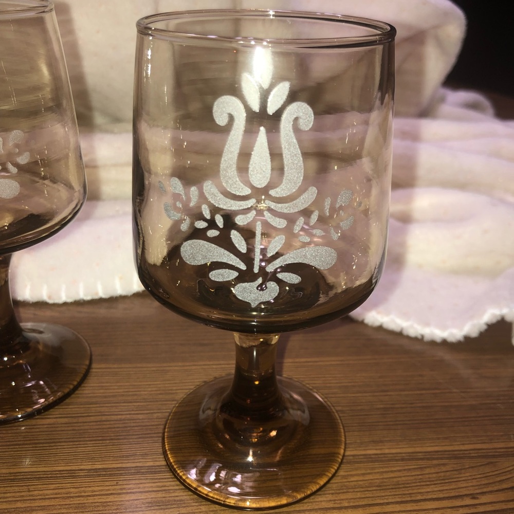 Pfaltzgraff VILLAGE Set of 4-5 1/8" Wine Glass Goblets Brown Etched Stemware - Picture 2 of 7
